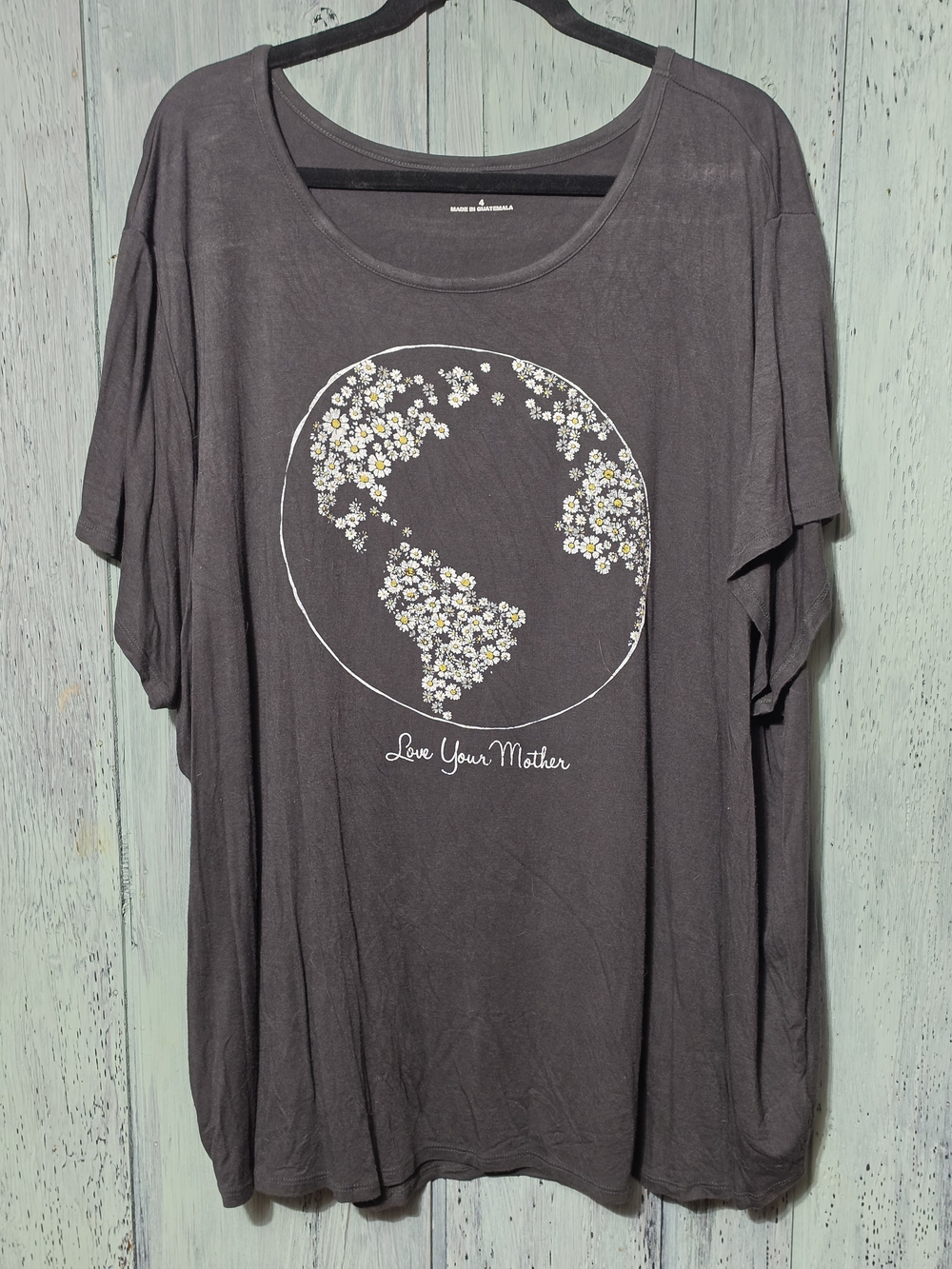Graphic 'Love Your Mother' Daisy Earth Tee